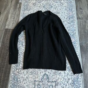 Black neck banana republic pull over sweater (small)